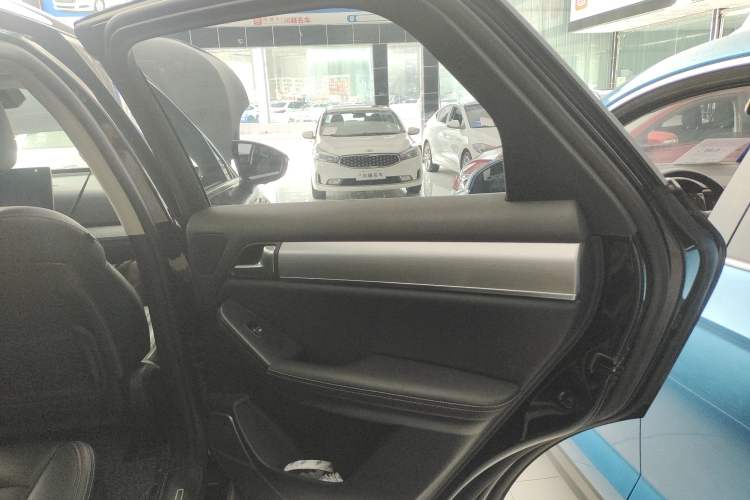 Used BYD Tang 2019 2.0T Automatic SmartConnect Luxury 7-Seater China VI Standard Right Rear Door Interior