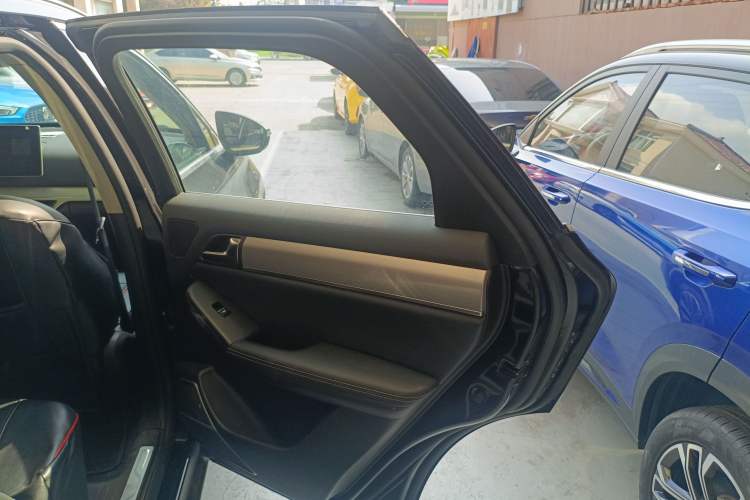 Used BYD Tang 2019 2.0T Automatic SmartConnect Prestige 7-Seater China VI Standard Right Rear Door Interior