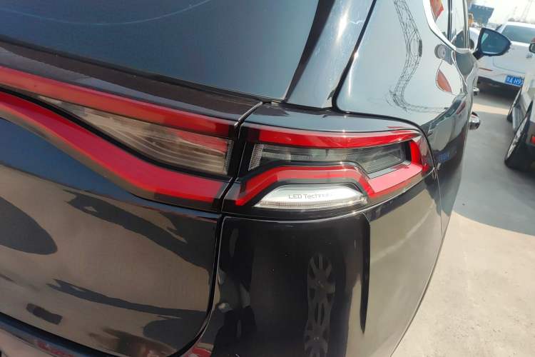 Used BYD Tang 2019 2.0T Automatic SmartConnect Luxury 7-Seater China VI Standard Right Rear Taillight