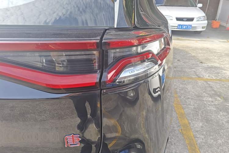 Used BYD Tang 2019 2.0T Automatic SmartConnect Luxury 7-Seater China VI Standard Right Rear Taillight