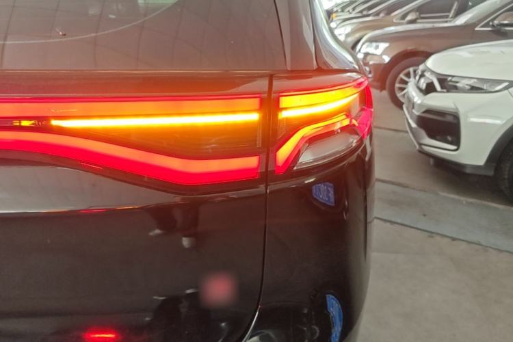 Used BYD Tang 2019 2.0T Automatic SmartConnect Prestige 7-Seater China VI Standard Right Rear Taillight