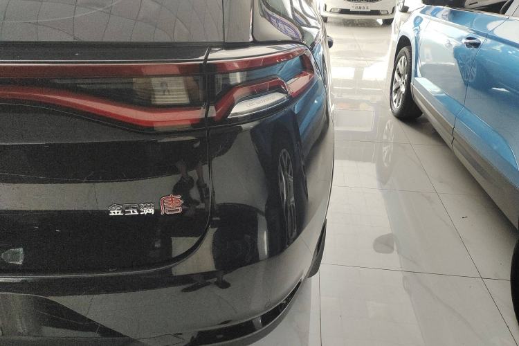 Used BYD Tang 2019 2.0T Automatic SmartConnect Luxury 7-Seater China VI Standard Right Rear Taillight