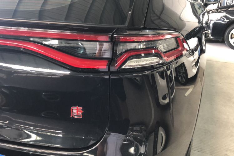 Used BYD Tang 2019 2.0T Automatic SmartConnect Luxury Edition 7 Seats China VI Standard Right Rear Taillight