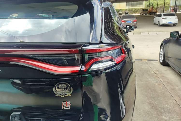 Used BYD Tang 2019 2.0T Automatic SmartConnect Prestige 7-Seater China VI Standard Right Rear Taillight