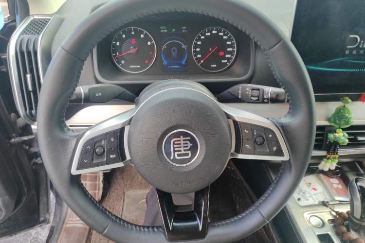 Used BYD Tang 2019 2.0T Automatic SmartConnect Luxury Edition 7 Seats China VI Standard Steering Wheel