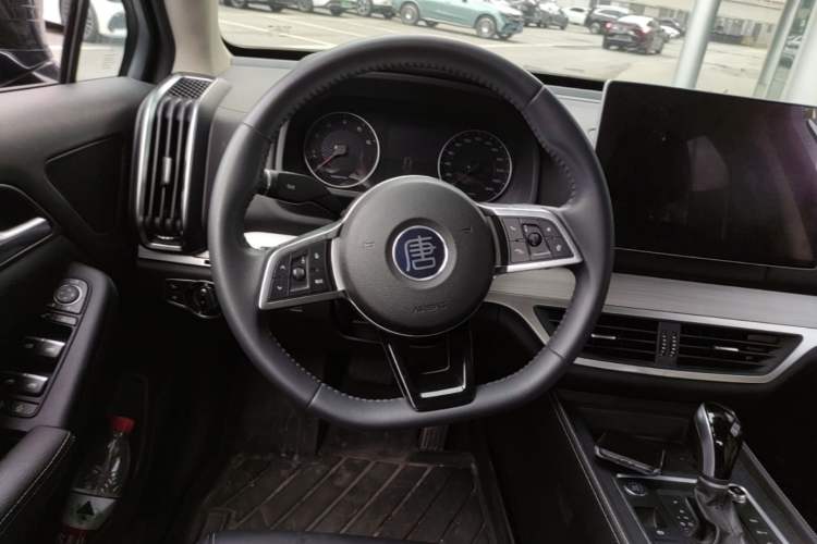 Used BYD Tang 2019 2.0T Automatic SmartConnect Luxury Edition 7 Seats China VI Standard Steering Wheel