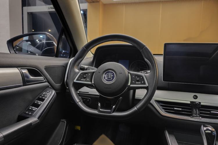 Used BYD Tang 2019 2.0T Automatic SmartConnect Luxury Edition 7 Seats China VI Standard Steering Wheel