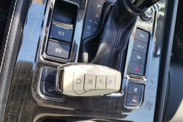 Used BYD Tang 2019 2.0T Automatic SmartConnect Luxury 7-Seater China VI Standard Vehicle Key