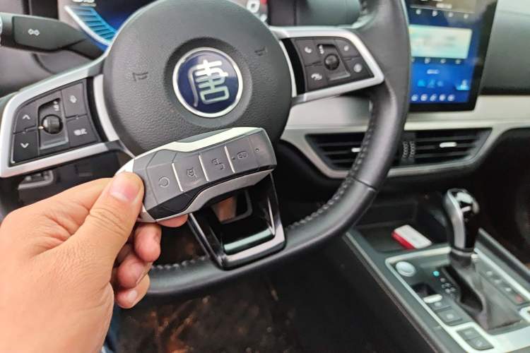 Used BYD Tang 2019 2.0T Automatic SmartConnect Luxury 7-Seater China VI Standard Vehicle Key