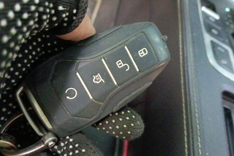 Used BYD Tang 2019 2.0T Automatic SmartConnect Prestige 7-Seater China VI Standard Vehicle Key