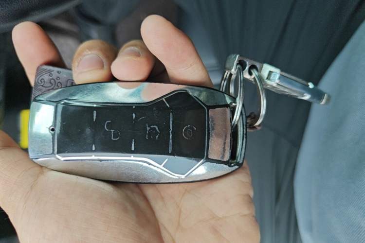 Used BYD Tang 2019 2.0T Automatic SmartConnect Luxury 7-Seater China VI Standard Vehicle Key