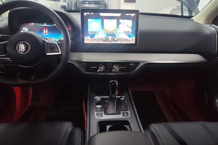 Used BYD Tang 2019 2.0T Automatic SmartConnect Luxury 7-Seater China VI Standard Audio And AC Panel