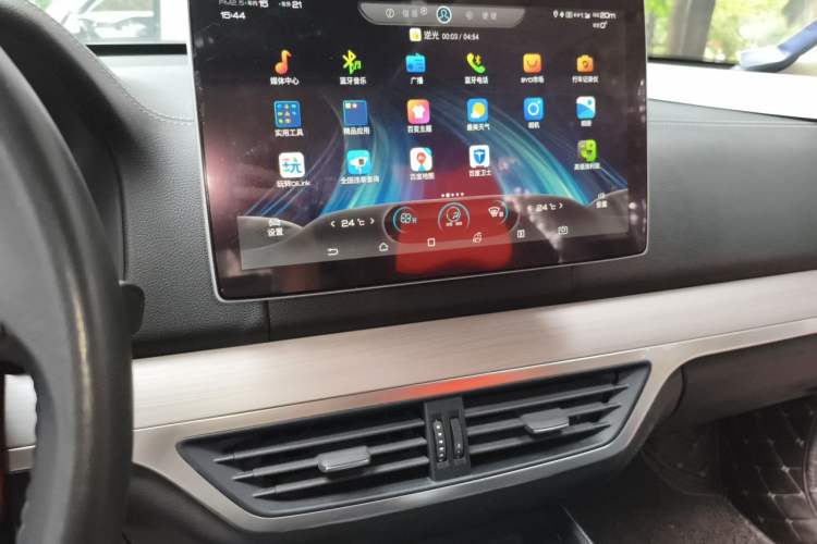 Used BYD Tang 2019 2.0T Automatic SmartConnect Luxury Version 5 Seats China VI Standard Audio And AC Panel