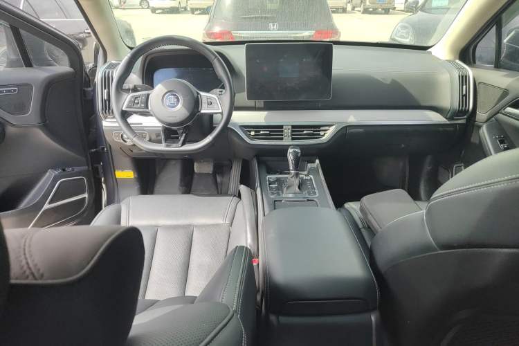 Used BYD Tang 2019 2.0T Automatic SmartConnect Luxury 7-Seater China VI Standard Center Console