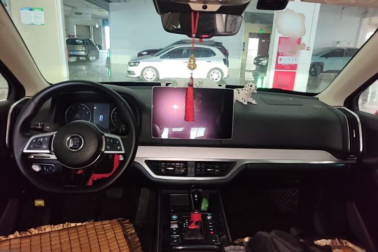 Used BYD Tang 2019 2.0T Automatic SmartConnect Prestige 7-Seater China VI Standard Center Console