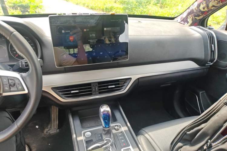 Used BYD Tang 2019 2.0T Automatic SmartConnect Prestige 7-Seater China VI Standard Center Console