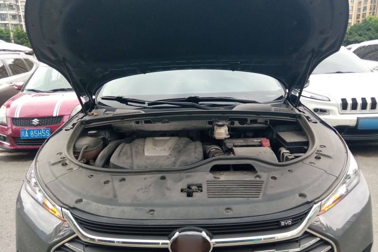 Used BYD Tang 2019 2.0T Automatic SmartConnect Luxury Edition 7 Seats China VI Standard Engine Bay