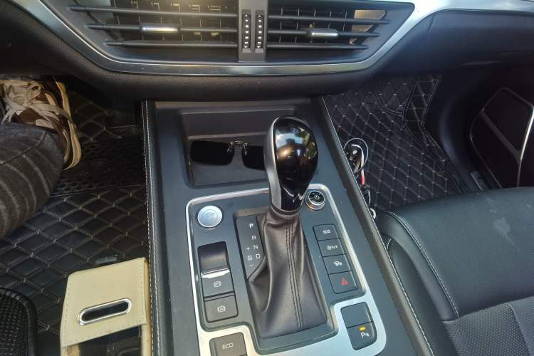 Used BYD Tang 2019 2.0T Automatic SmartConnect Prestige 7-Seater China VI Standard Gear Lever