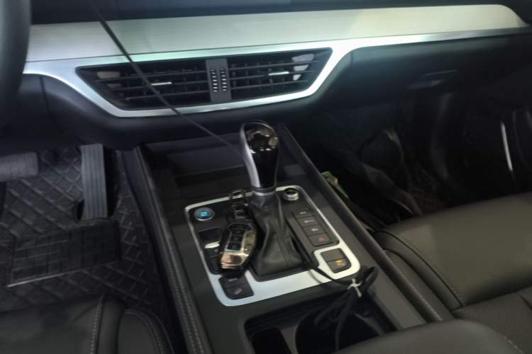 Used BYD Tang 2019 2.0T Automatic SmartConnect Prestige 7-Seater China VI Standard Gear Lever