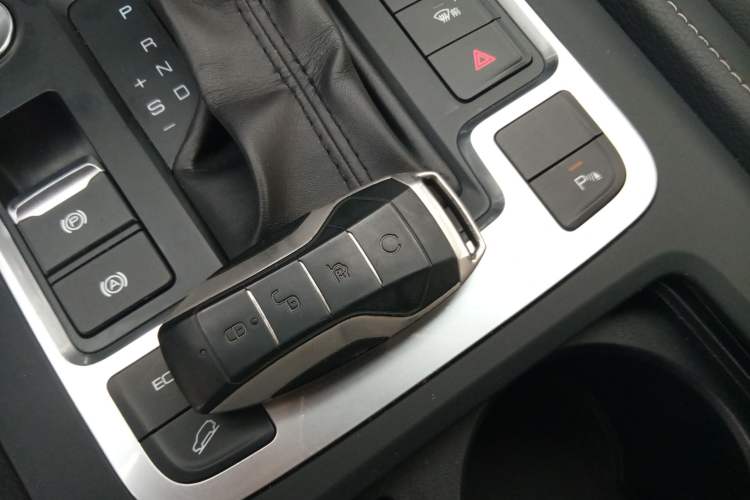 Used BYD Tang 2019 2.0T Automatic SmartConnect Luxury Edition 7 Seats China VI Standard Interior 1
