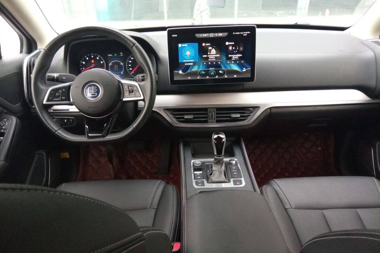 Used BYD Tang 2019 2.0T Automatic SmartConnect Luxury Edition 7 Seats China VI Standard Interior 2