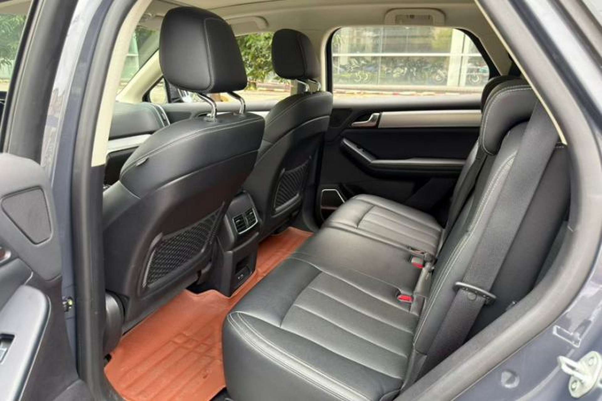 Used BYD Tang 2019 2.0T Automatic SmartConnect Luxury Version 5 Seats China VI Standard Interior 3