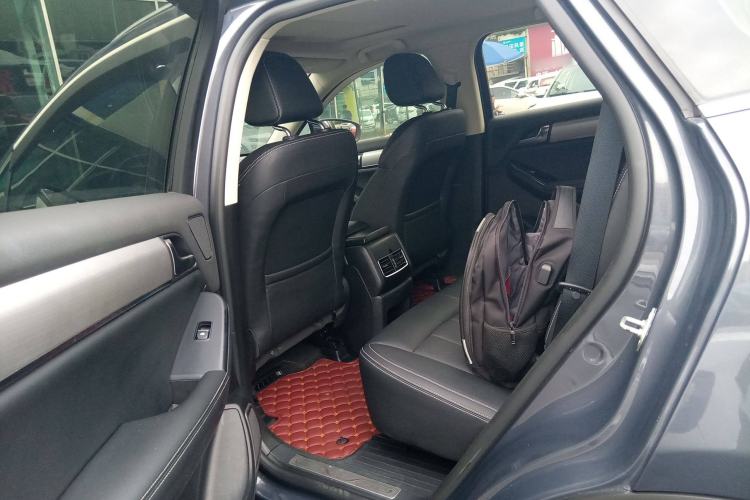 Used BYD Tang 2019 2.0T Automatic SmartConnect Luxury Edition 7 Seats China VI Standard Interior 4