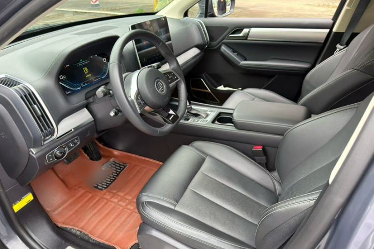 Used BYD Tang 2019 2.0T Automatic SmartConnect Luxury Version 5 Seats China VI Standard Interior 4