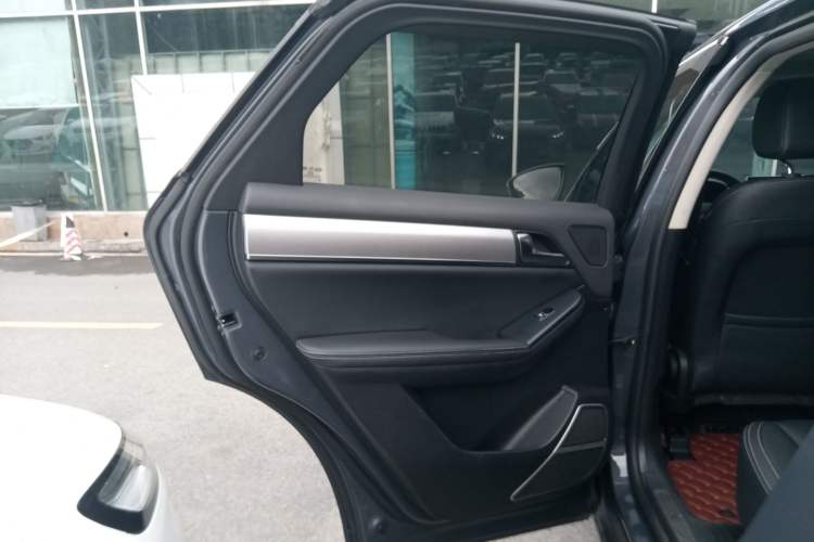 Used BYD Tang 2019 2.0T Automatic SmartConnect Luxury Edition 7 Seats China VI Standard Interior 8