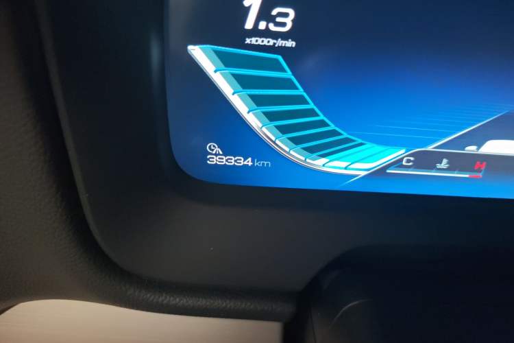 Used BYD Tang 2019 2.0T Automatic SmartConnect Luxury 7-Seater China VI Standard Odometer Close Up