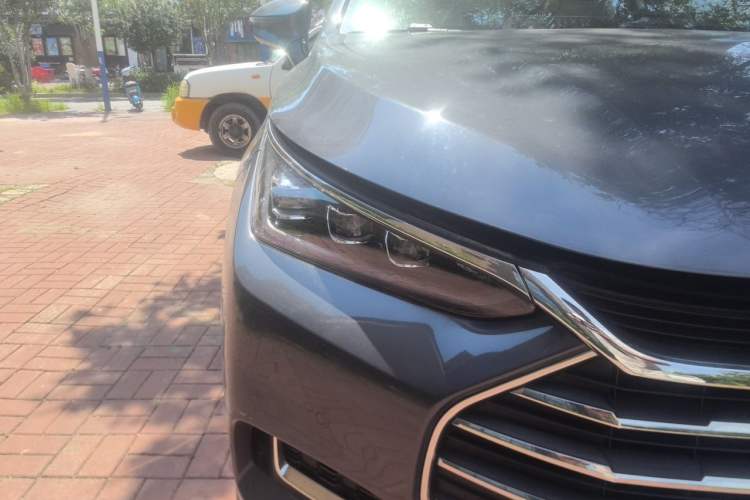 Used BYD Tang 2019 2.0T Automatic SmartConnect Luxury Edition 7 Seats China VI Standard Right Front Headlight