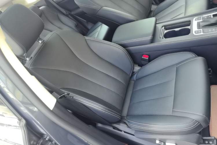 Used BYD Tang 2019 2.0T Automatic SmartConnect Luxury Version 5 Seats China VI Standard Right Front Seat