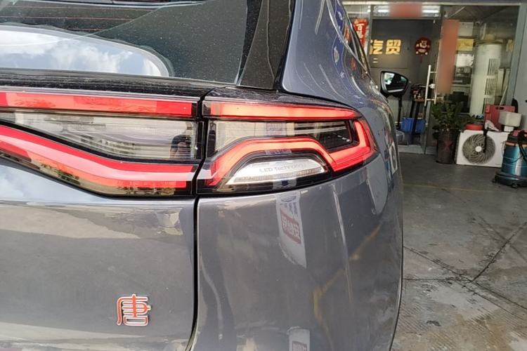 Used BYD Tang 2019 2.0T Automatic SmartConnect Luxury 7-Seater China VI Standard Right Rear Taillight