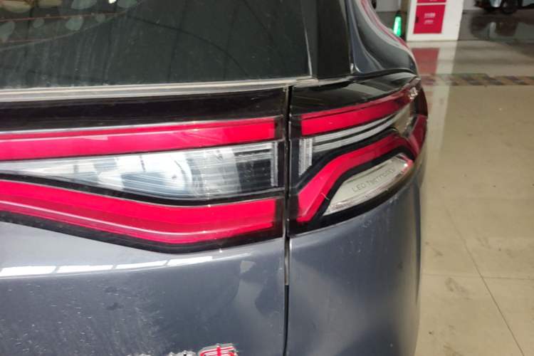 Used BYD Tang 2019 2.0T Automatic SmartConnect Prestige 7-Seater China VI Standard Right Rear Taillight