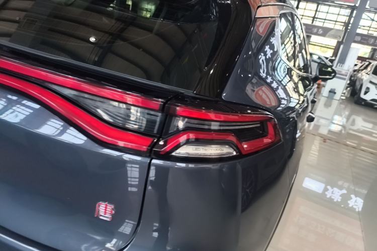 Used BYD Tang 2019 2.0T Automatic SmartConnect Prestige 7-Seater China VI Standard Right Rear Taillight