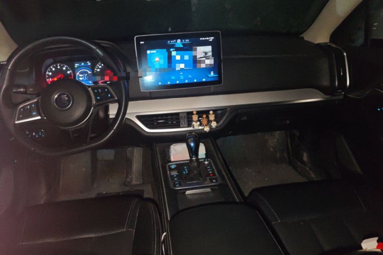 Used BYD Tang 2019 2.0T Automatic SmartConnect Luxury Edition 5 Seats China VI Standard Center Console