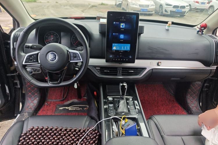 Used BYD Tang 2019 2.0T Automatic SmartConnect Luxury Edition 7 Seats China VI Standard Center Console