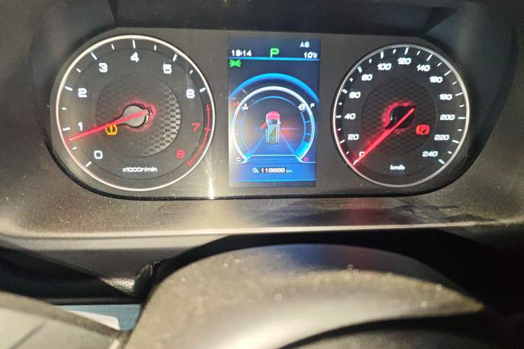 Used BYD Tang 2019 2.0T Automatic SmartConnect Luxury Edition 5 Seats China VI Standard Odometer Close Up