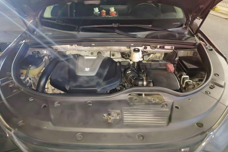 Used BYD Tang 2019 2.0T Automatic SmartConnect Luxury Version 5 Seats China VI Standard Engine Bay