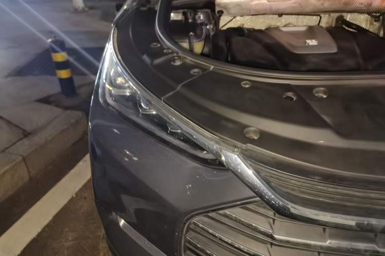 Used BYD Tang 2019 2.0T Automatic SmartConnect Luxury Version 5 Seats China VI Standard Right Front Headlight