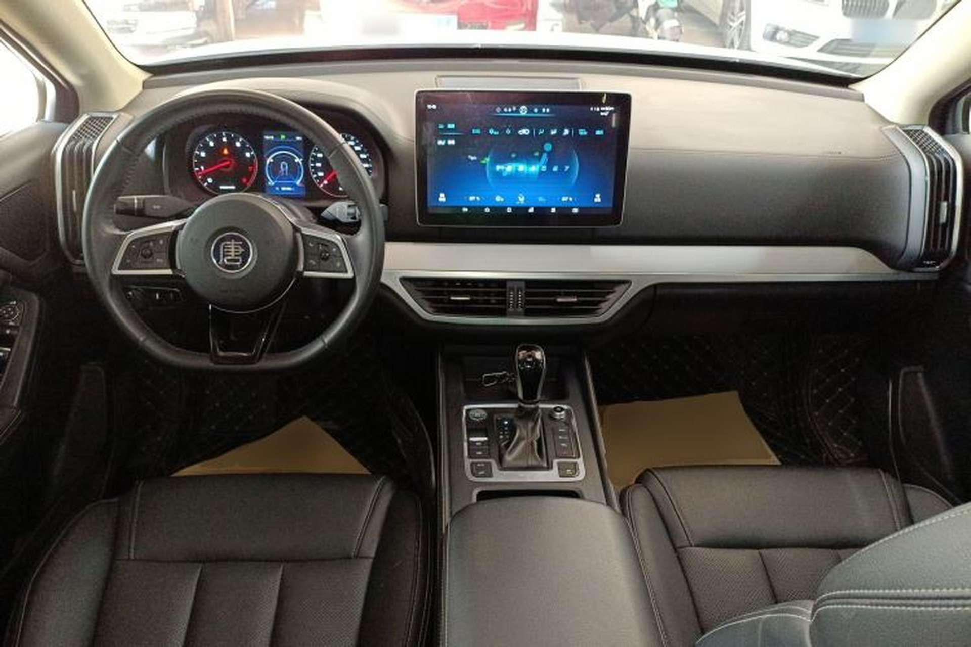 Used BYD Tang 2019 2.0T Automatic SmartConnect Luxury Edition 5 Seats China VI Standard Center Console
