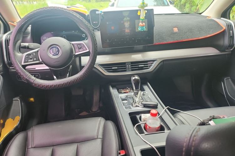 Used BYD Tang 2019 2.0T Automatic SmartConnect Luxury 7-Seater China VI Standard Center Console