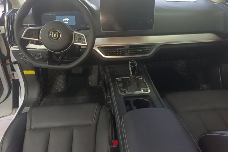 Used BYD Tang 2019 2.0T Automatic SmartConnect Luxury Version 5 Seats China VI Standard Center Console