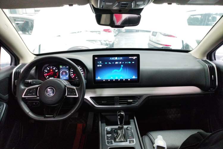 Used BYD Tang 2019 2.0T Automatic SmartConnect Luxury Edition 7 Seats China VI Standard Center Console