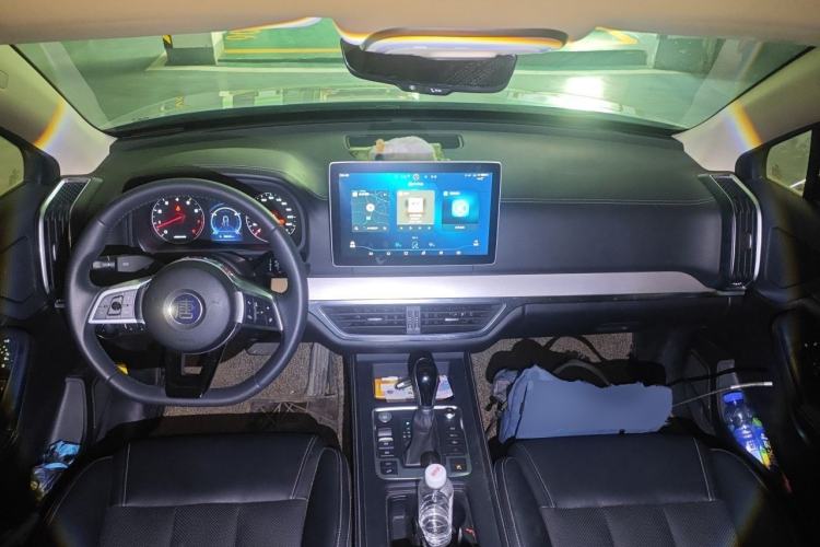 Used BYD Tang 2019 2.0T Automatic SmartConnect Luxury Edition 5 Seats China VI Standard Center Console