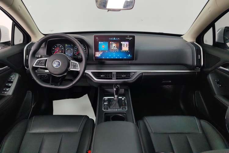 Used BYD Tang 2019 2.0T Automatic SmartConnect Luxury Edition 5 Seats China VI Standard Center Console