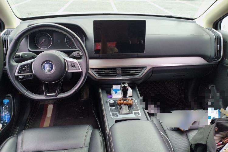 Used BYD Tang 2019 2.0T Automatic SmartConnect Luxury Edition 5 Seats China VI Standard Center Console