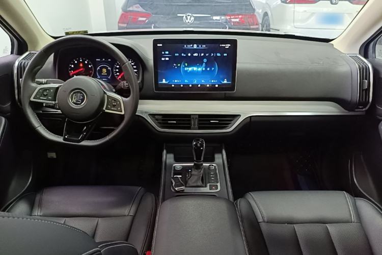 Used BYD Tang 2019 2.0T Automatic SmartConnect Luxury Edition 7 Seats China VI Standard Center Console