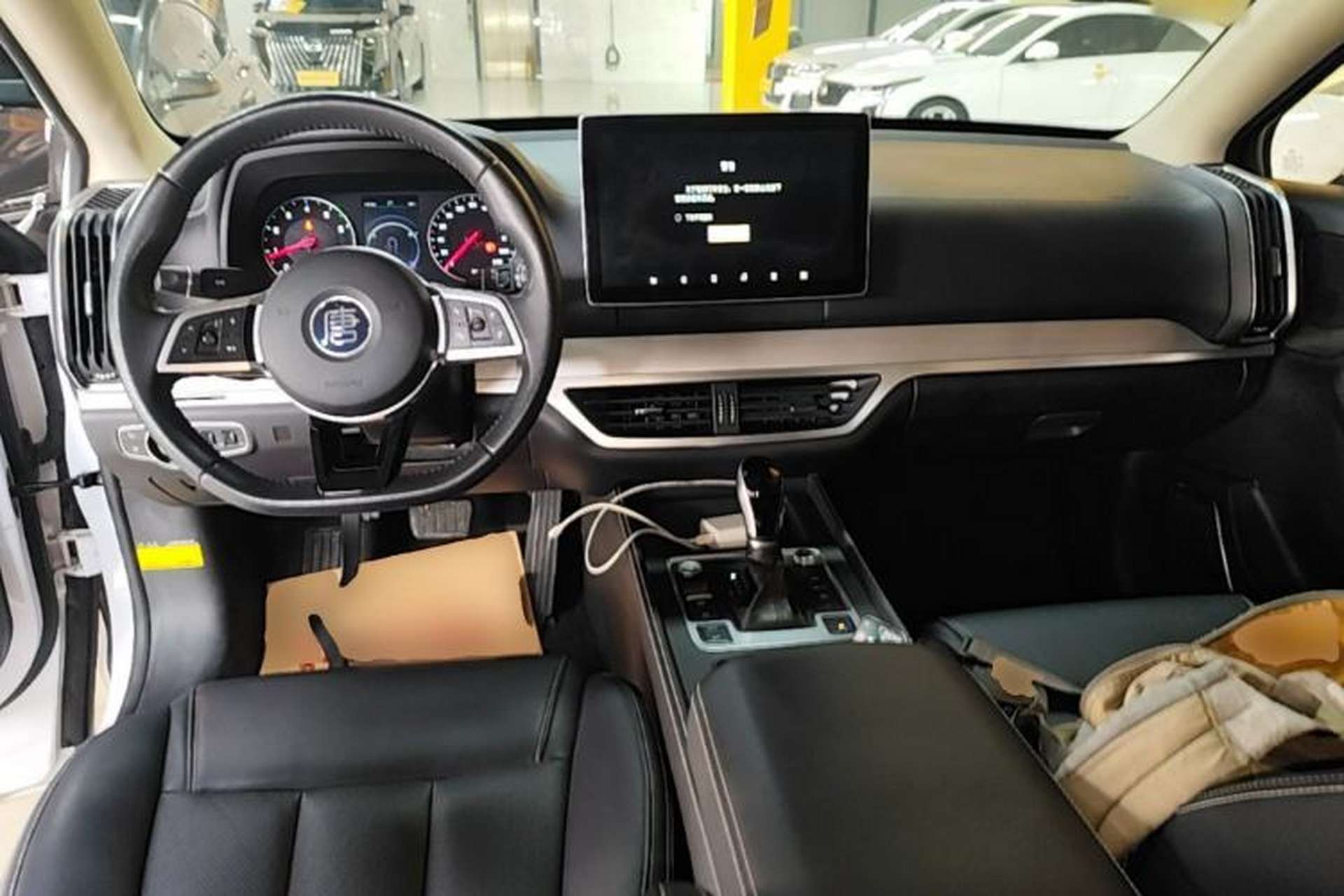 Used BYD Tang 2019 2.0T Automatic SmartConnect Luxury Edition 5 Seats China VI Standard Center Console