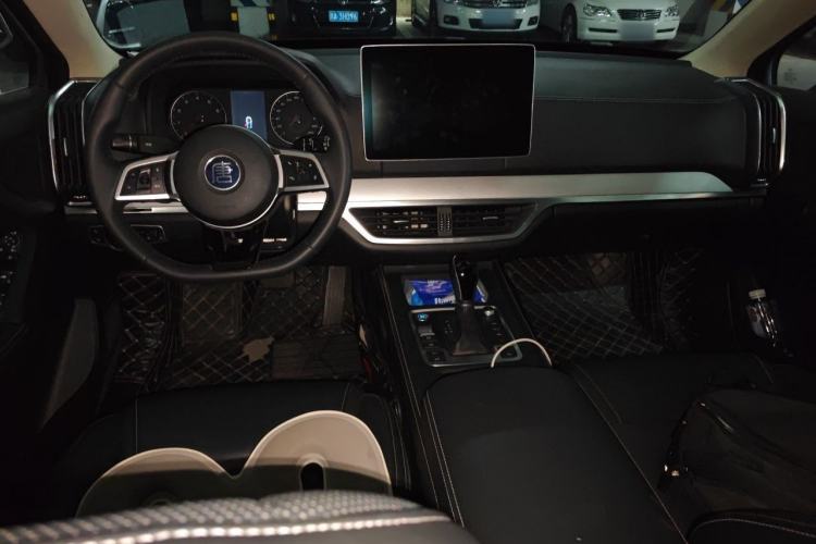 Used BYD Tang 2019 2.0T Automatic SmartConnect Luxury Edition 7 Seats China VI Standard Center Console